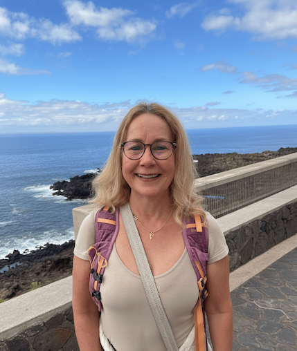 Dr. Astrid Hauser am Meer